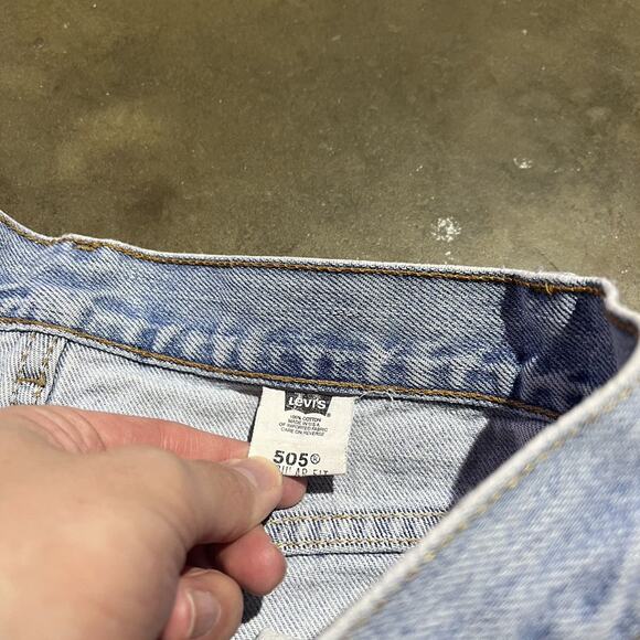 Vintage 90s Levi’s 505 Light Wash Regular Fit Jeans 32x30 - Picture 4 of 4